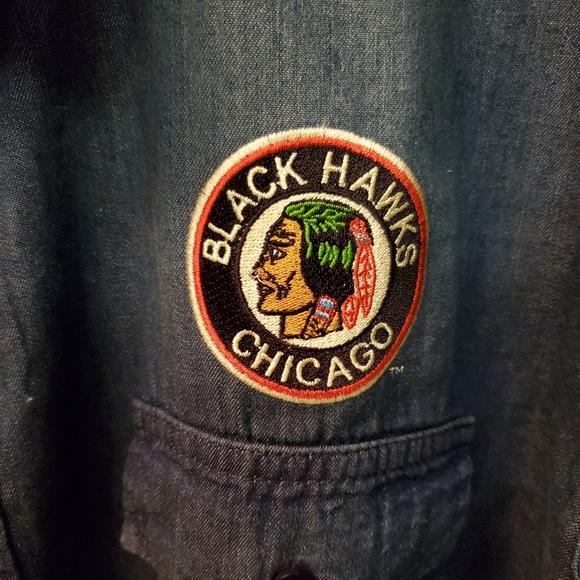 NWT Chicago Blackhawks Antigua Outlook Long Sleeve Button-Up Shirt - Denim - Picture 2 of 4